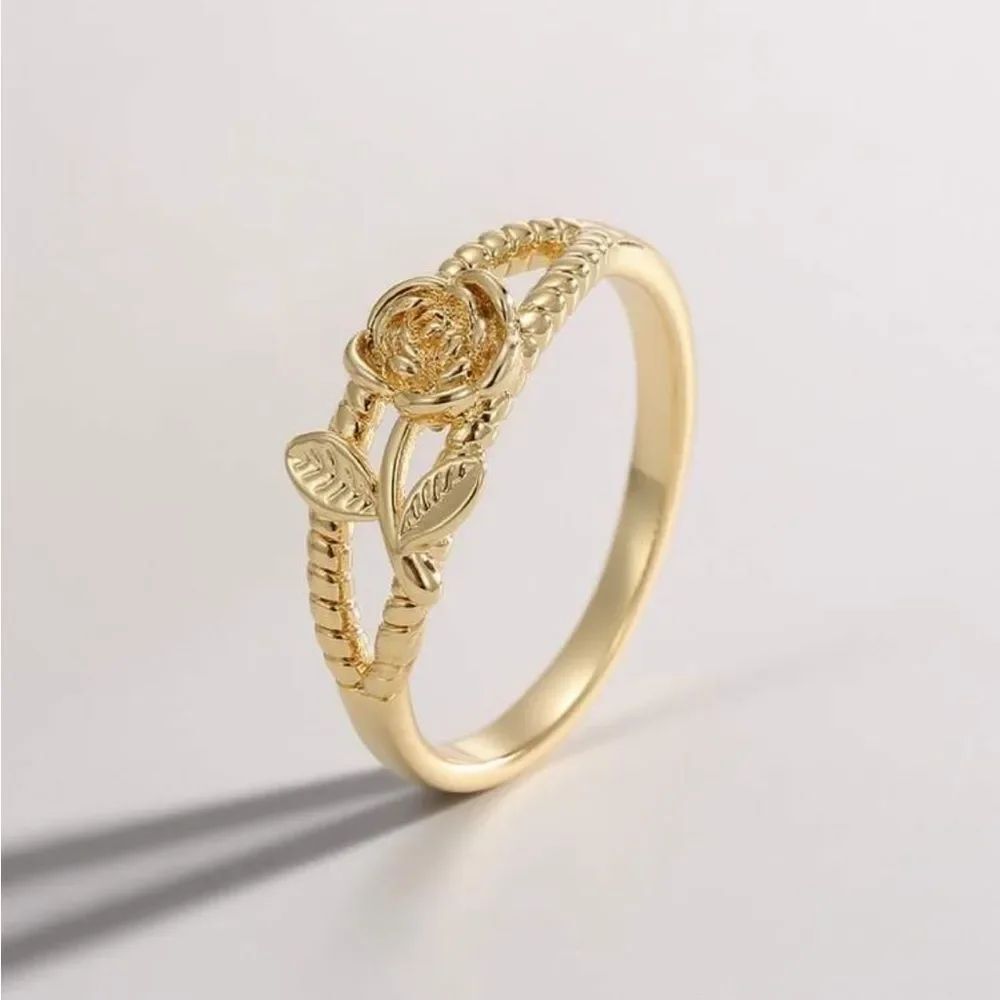 Gold Rose Ring Q10